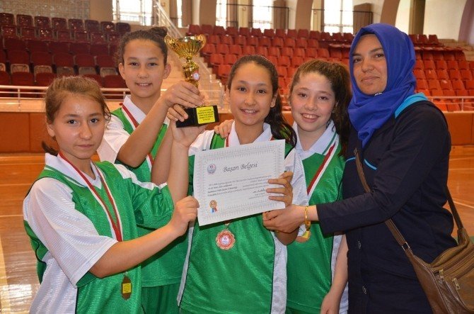 Yıldız Kızlar Badminton Şampiyonları Belli Oldu