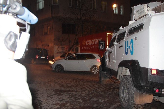 Beyoğlu’nda Zırhlı Polis Aracına Silahlı Saldırı