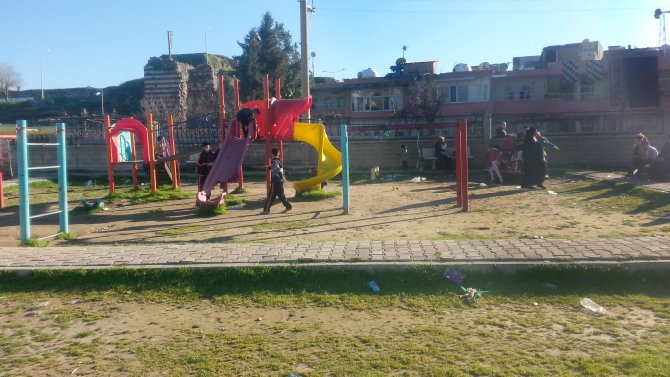 Cizreli çocuklar uzun aradan sonra parklarda oynadı
