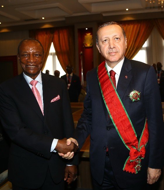 Cumhurbaşkanı Erdoğan’a Gine’de Şeref Madalyası Takdim Edildi