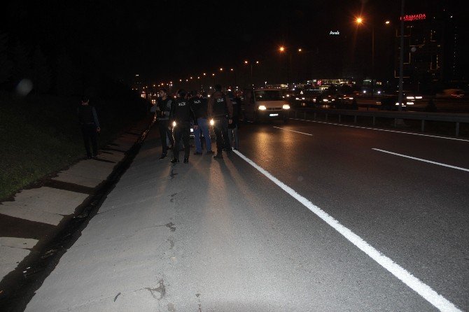 İstanbul’da Adli Personeli Taşıyan Araca Ve Polis Otosuna Silahlı Saldırı