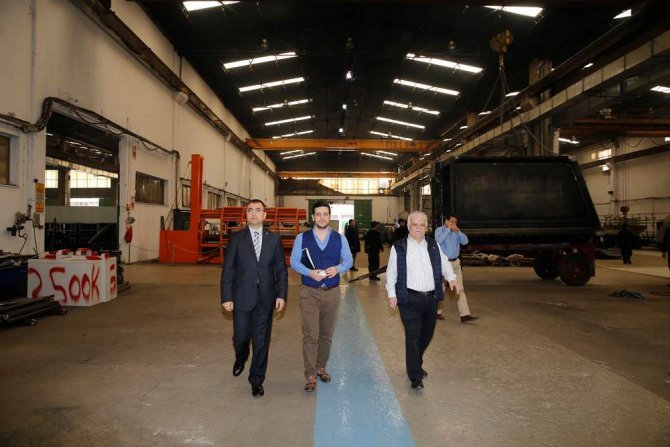 İzmir Valisi Toprak, TOMA üretimi yapan şirketi ziyaret etti