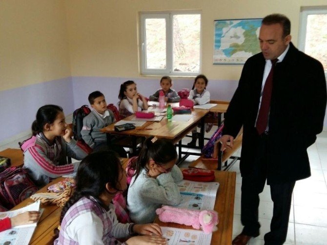 Burhaniye’de Okullara Kaymakam Ziyareti