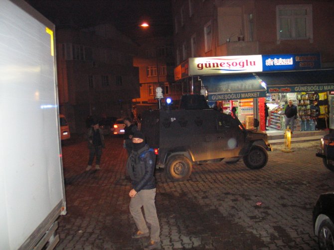 Okmeydanı'nda polis aracına silahlı saldırı