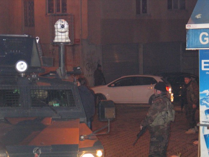 Okmeydanı'nda polis aracına silahlı saldırı