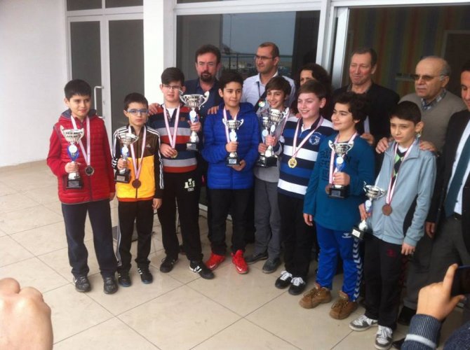 Satrançta birinci yine Fatih Koleji'nden