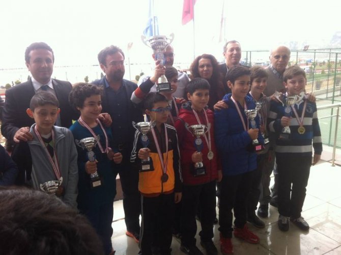 Satrançta birinci yine Fatih Koleji'nden