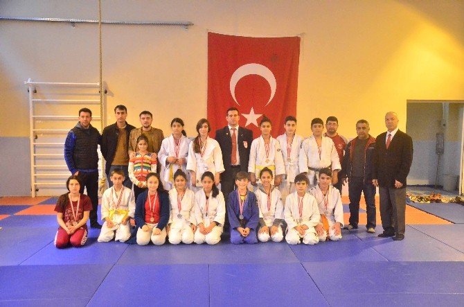 Adana’da Okullarası Yıldızlar Judo Müsabakaları Tamamlandı