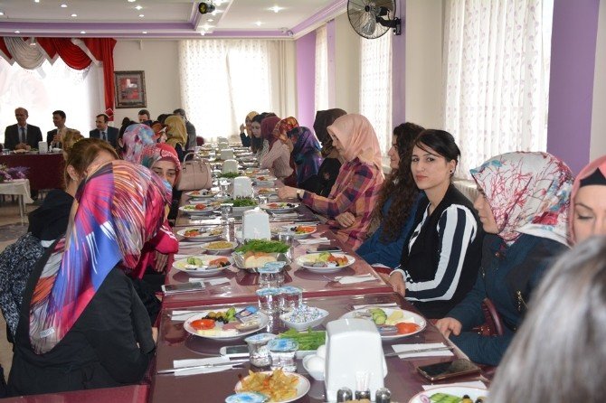 Yozgat’ta Aday Öğretmenler Kahvaltıda Bir Araya Geldi