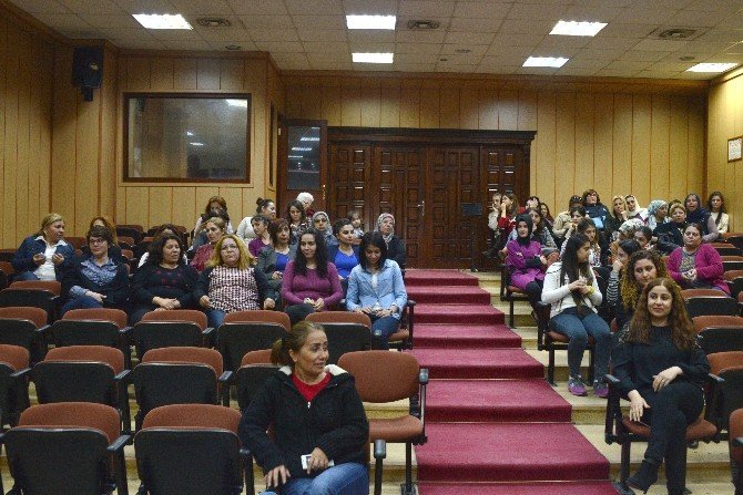 Akdeniz Belediyesi’nden Kadınlara Film Gösterimi