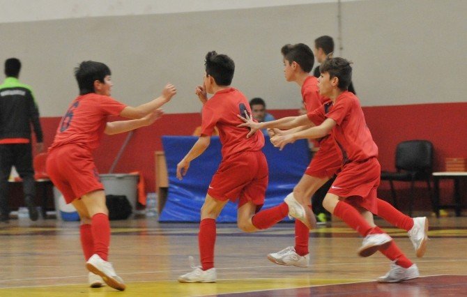 Altınordu’nun Minikleri Futsalda Rakipsiz