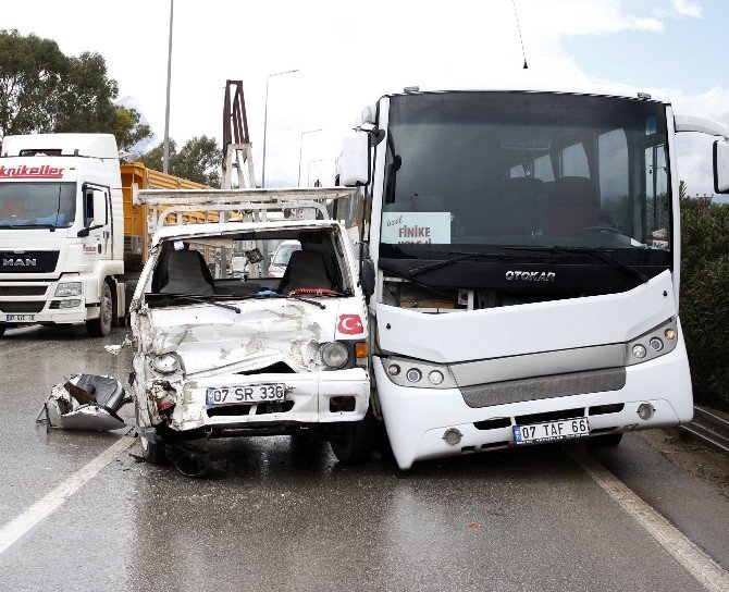 Antalya’da Trafik Kazası: 1 Yaralı