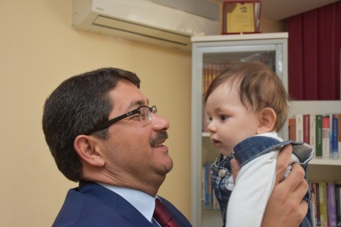 Şehzadeler Belediyesinden 3 Bin 400 Bebek Ziyareti