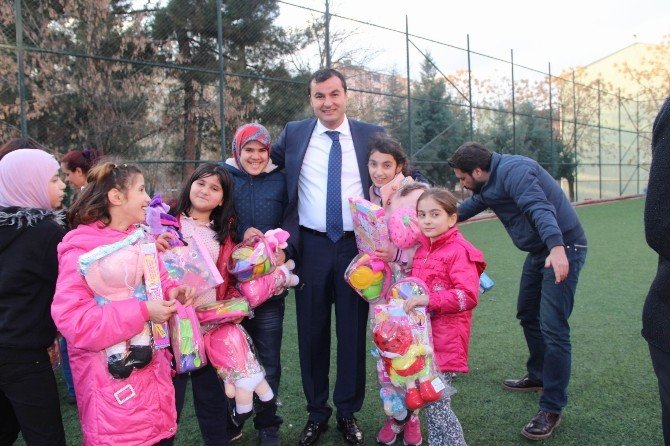 Gaziantep B.ş.b. Oyuncuları Çocuk Esirgeme Kurumuna Ziyaret