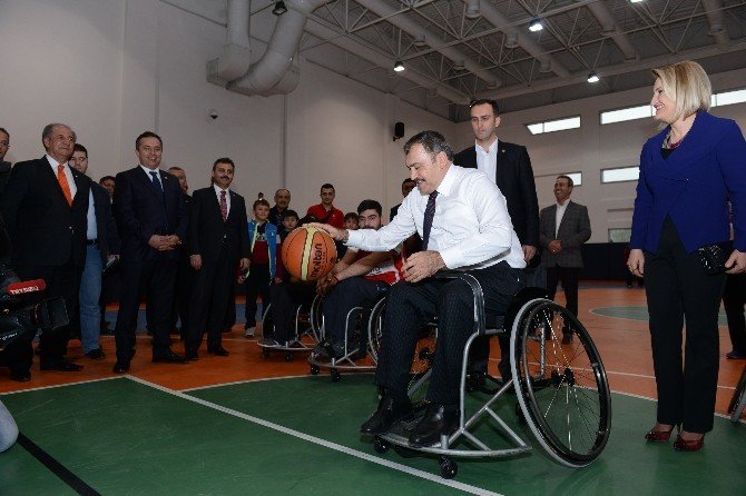 Bakan Eroğlu Engelli Öğrencilerle Bir Araya Geldi
