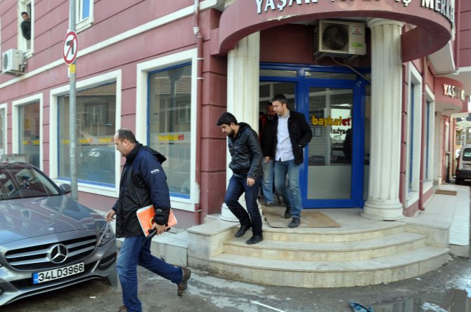 Edirne polisi vakıf, dernek, yurt ve bir işyerinde arama yaptı