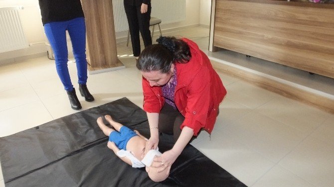 Burhaniye’de SGK Çalışanlarına Temel Yaşam Desteği Semineri