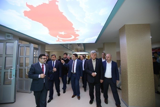 Başkan Karaosmanoğlu, Darıca’daki Okulları Ziyaret Etti