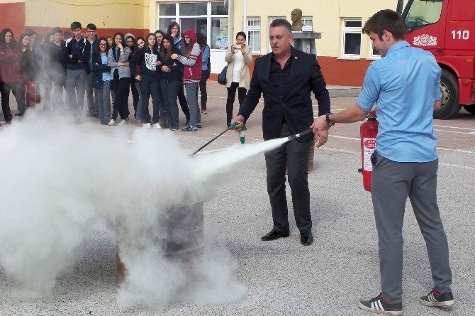 Şehit Ersan Yenici Anadolu Lisesinde Sivil Savunma Tatbikatı Yapıldı