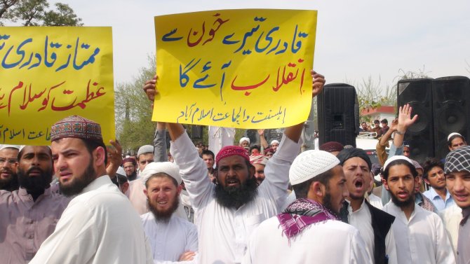 Pakistan’da valiyi öldüren Kadri'nin idamı protesto edilmeye devam ediyor