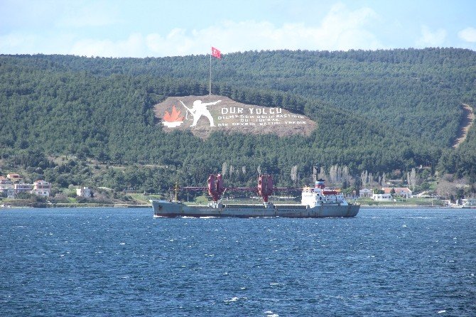Rus Askeri Kargo Gemisi Çanakkale Boğazı’ndan Geçti