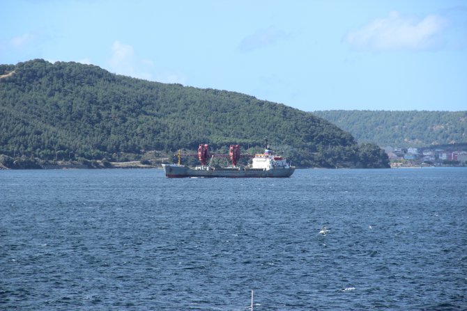 Rusya askeri gemisi 'Dvinitsa-50' Çanakkale Boğazı'ndan geçti