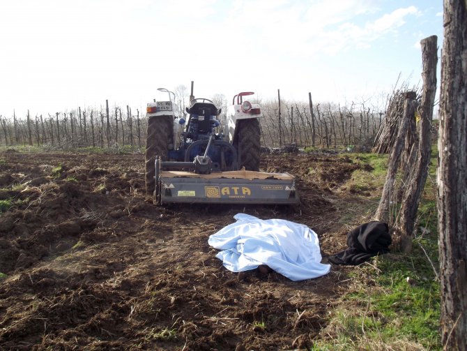 Tapan makinesi altında kalan çiftçi, yaşamını yitirdi