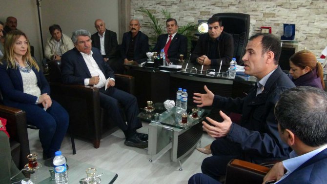 CHP heyeti Cizre'de çatışma bölgesini ziyaret etti