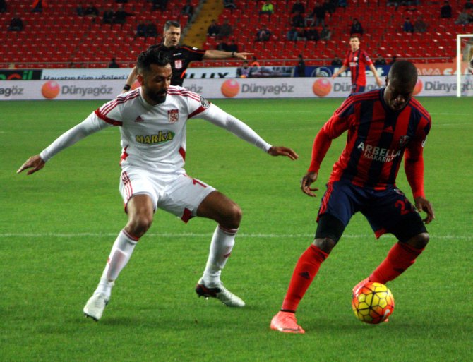 Mersin İdmanyurdu: 0 - Medicana Sivasspor: 0 (İlk yarı)