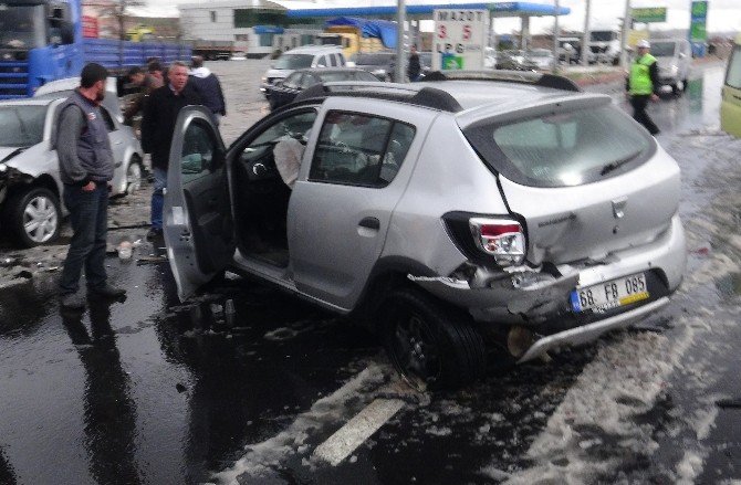 Aksaray’da Zincirleme Trafik Kazası: 4 Yaralı