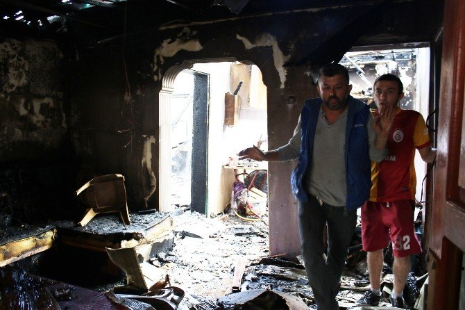 Antalya’da Çıkan Yangında TEK Katlı Ev Kül Oldu