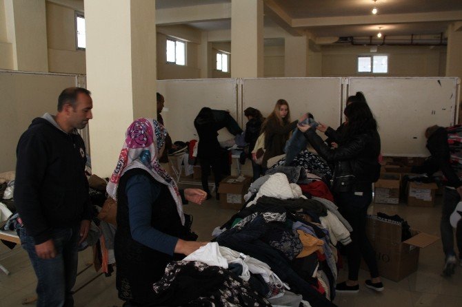 Didim’de Yardımsevenler Hastane İçin Kermes Düzenledi