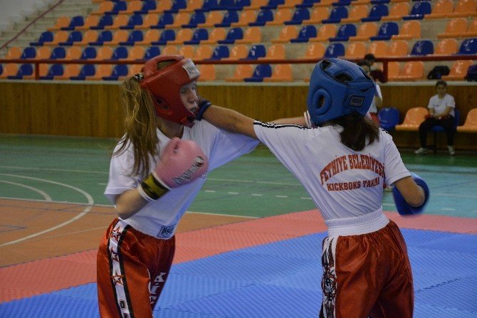 Kadın Kick Boksçular Muğla’da Ringe Çıktı