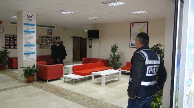 Polis, Kozan’da Burç Okullarında Arama Başlattı