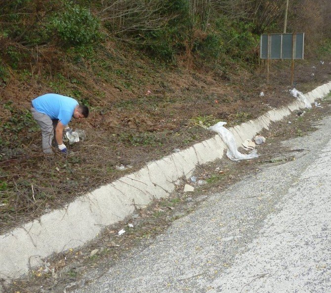 Akçakoca Belediyesi Şifalı Su Mevkinde Temizlik Çalışması Yaptı