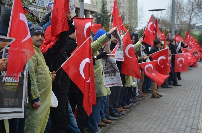 Zaman Gazetesi’ne Kayyum Atanması Bursa’da Protesto Edildi