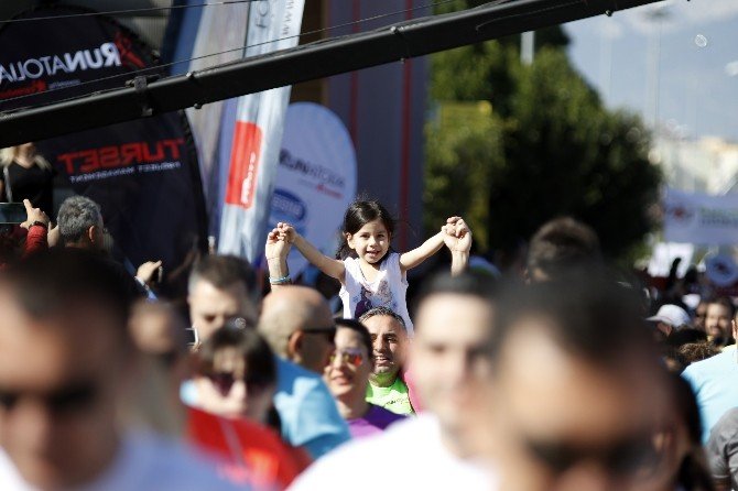 11. Uluslararası Runatolia Antalya Maratonu Start Aldı