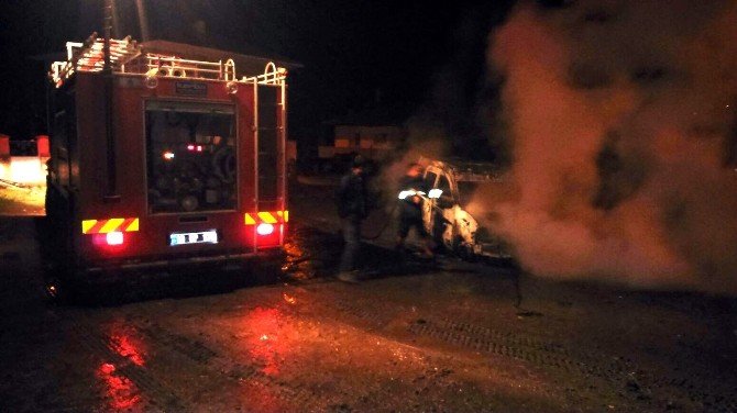 Osmancık’ta Park Halindeki Araç Yandı