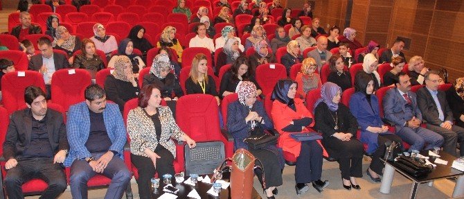 Elazığ’da ‘Kadınların Politikadaki Rolü’ Programı