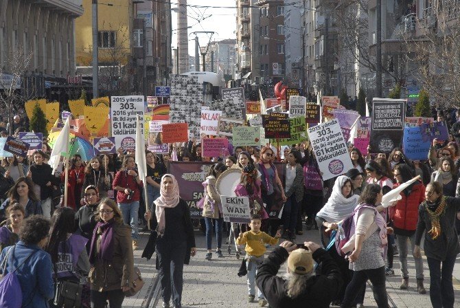 Eskişehir’de 8 Mart Dünya Emekçi Kadınlar Günü Yürüyüşü
