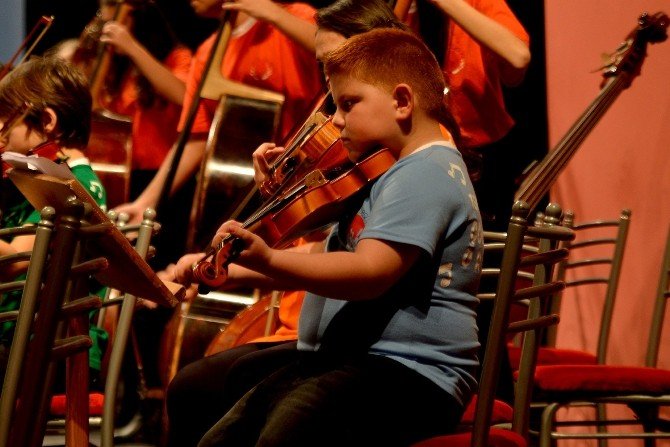 ’İki Elin Sesi Var Çocuk Senfoni Orkestrası’ 1 Yaşında