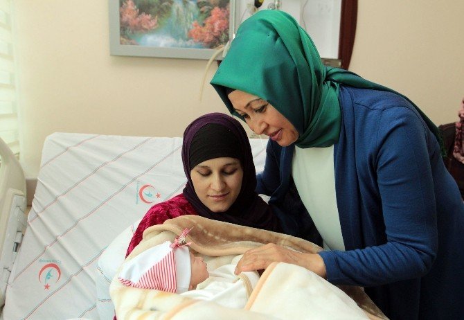 Kazan’ın ’Türkmen Gelini’ Doğum Yaptı