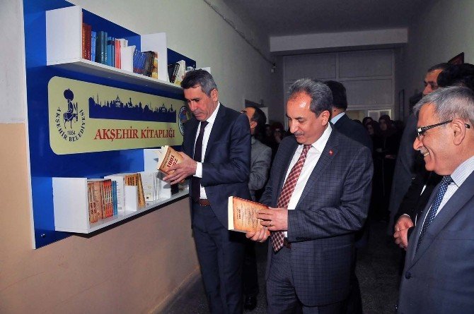 Akşehir’de Okullara Koridor Kitaplığı