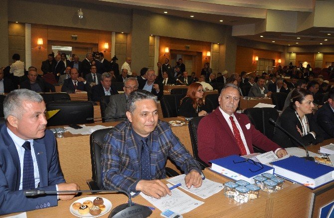 Büyükşehir Belediye Başkanı Menderes Türel, Kullan-at Kartların Kendi Matbaasında Basıldığı İddialarına Mecliste Cevap Verdi.