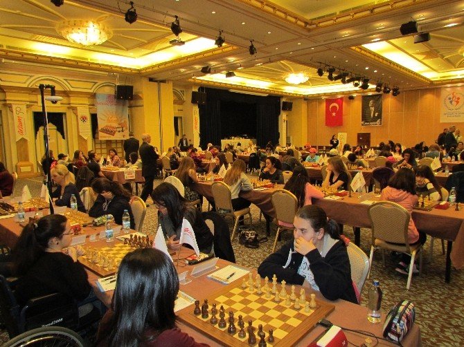 Arzum Türkiye Kadınlar Satranç Şampiyonası, Çeşme’de Başladı