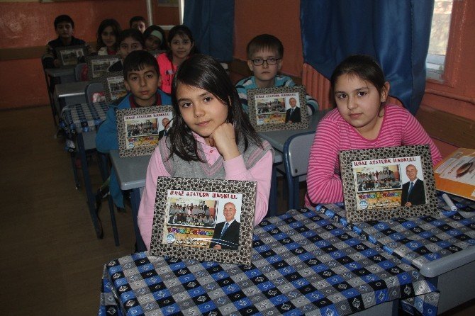 Başkanı Çayır, Minik Öğrencilerin Fotoğraf Talebini Yerine Gitirdi