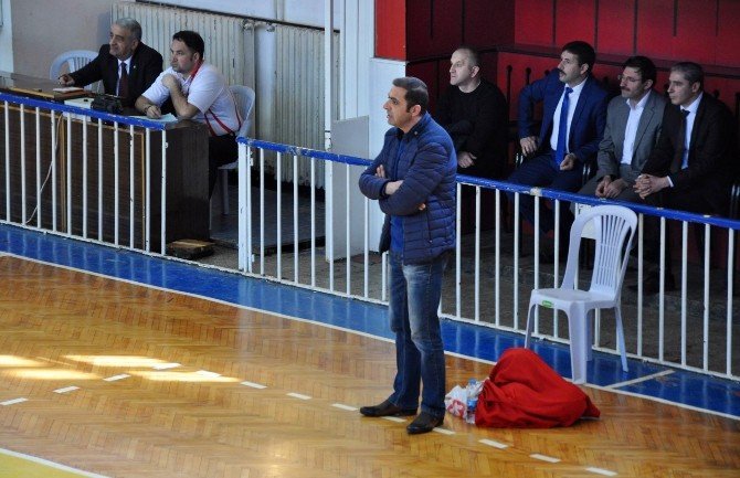 Evde Karı-koca Sahada Rakip Oldular