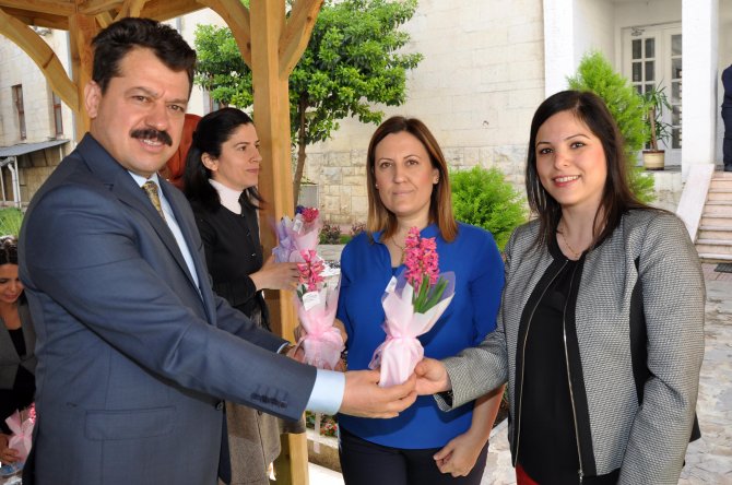 Adana Adliyesinde 'Kadınlar Günü' kutlaması
