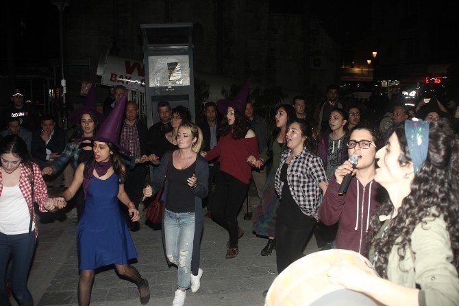 Kadınlar Şiddeti Halay, Dans Ve Şiirlerle Protesto Etti