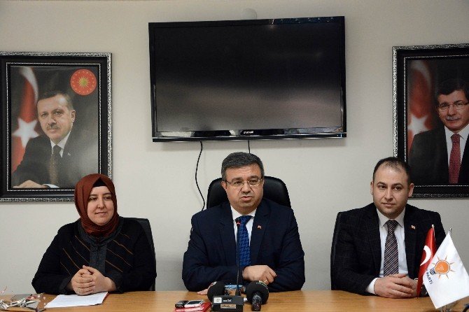 Başkan Yurdunuseven Basın Toplantısında "Bayan Gazetecileri" Unutmadı